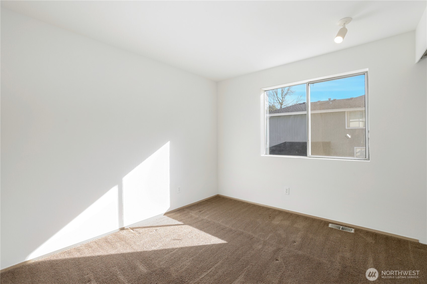 3814 Crystal Ridge Drive SE, Puyallup, WA 98372