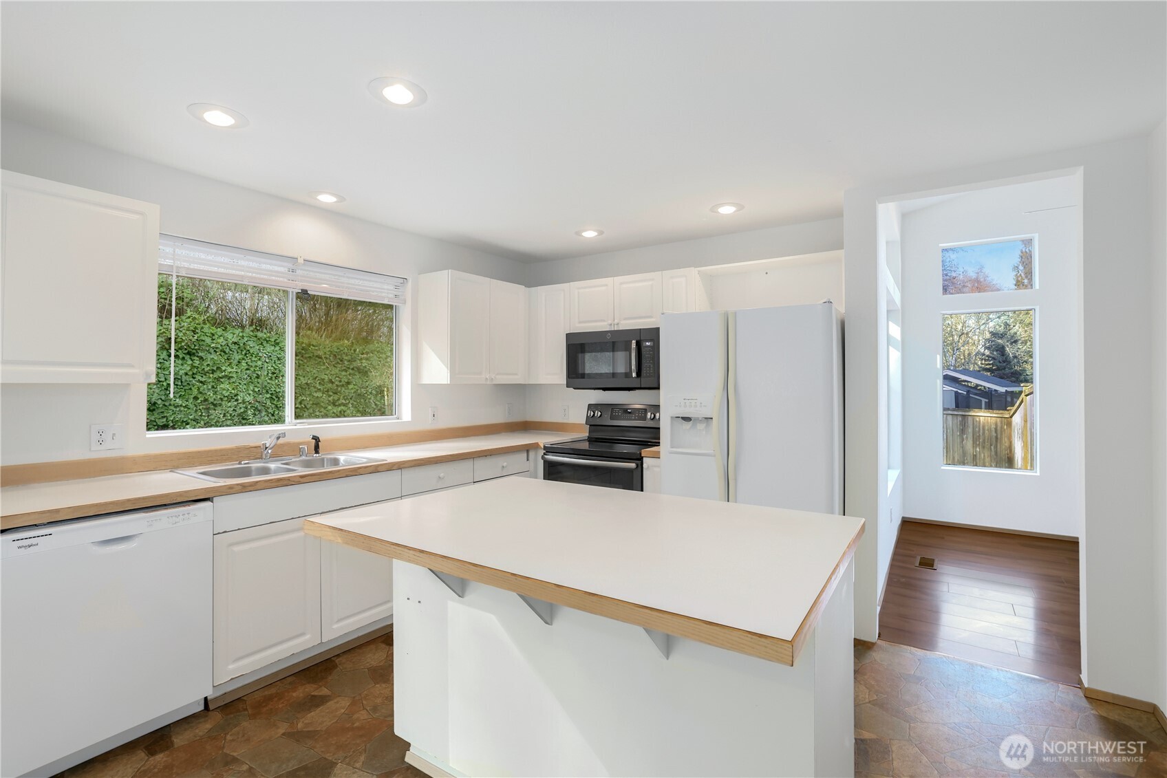 3814 Crystal Ridge Drive SE, Puyallup, WA 98372