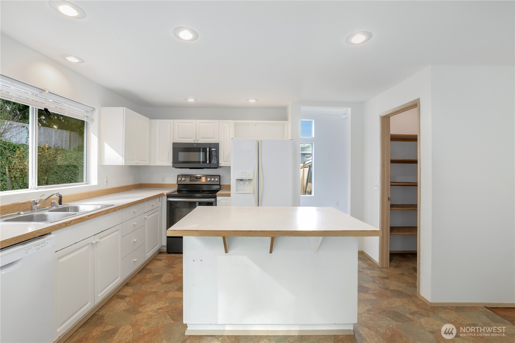 3814 Crystal Ridge Drive SE, Puyallup, WA 98372