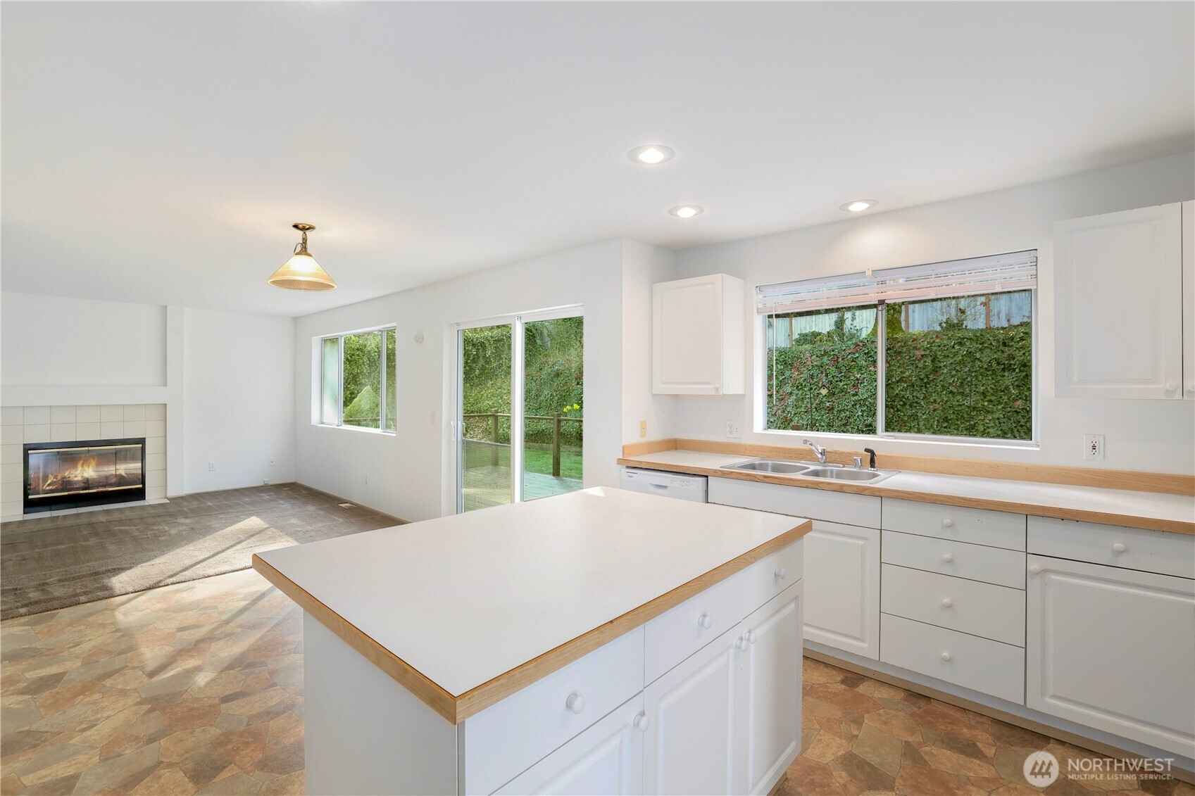 3814 Crystal Ridge Drive SE, Puyallup, WA 98372