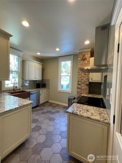 1522 Taylor Avenue N, Seattle, WA 98109 - Photo 22