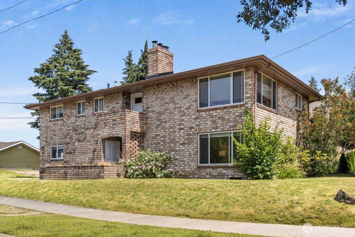 3341 S Alaska Street , Tacoma, WA 98418-1812