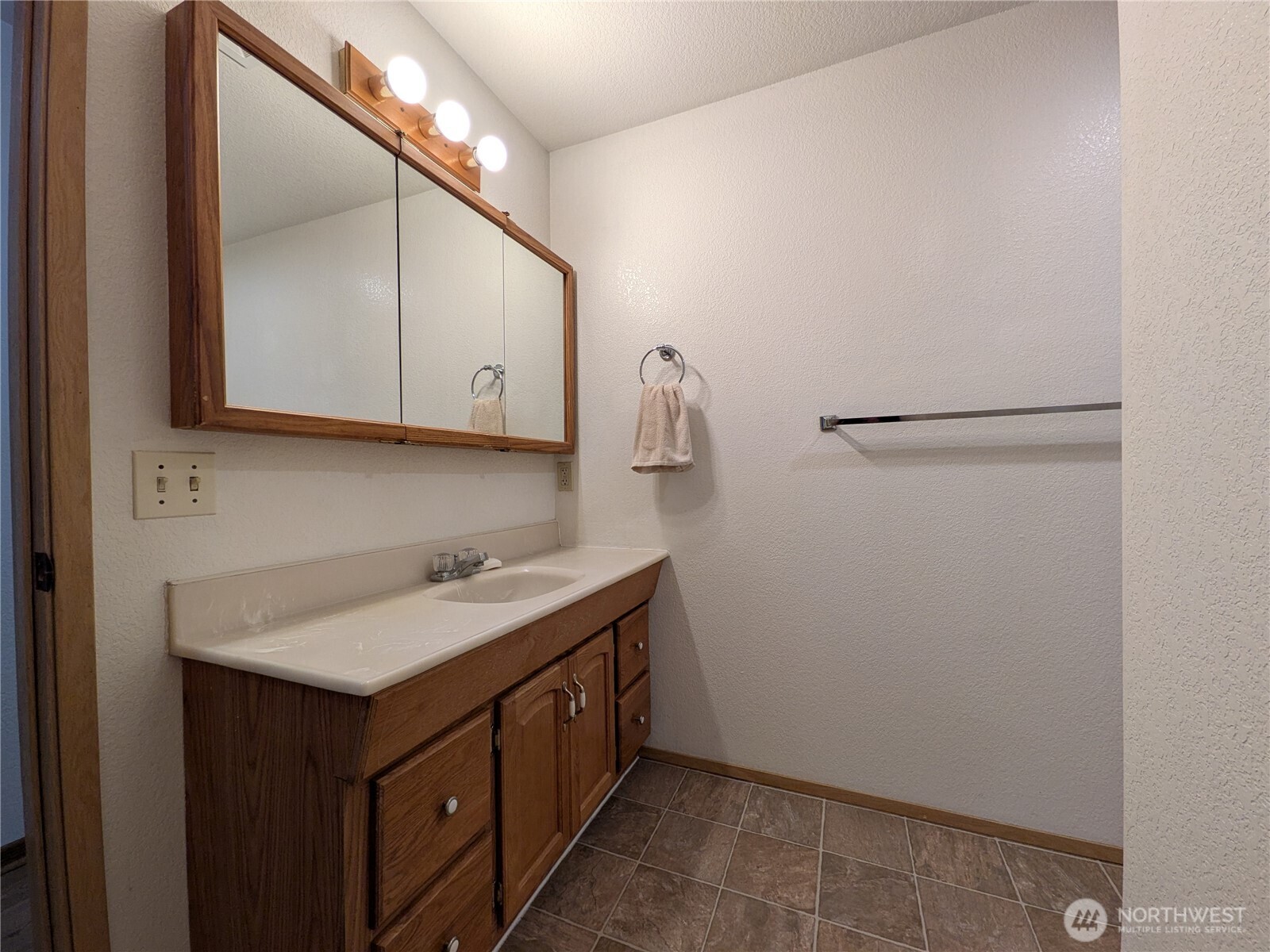 7537 NE Beachwood Avenue , Poulsbo, WA 98370