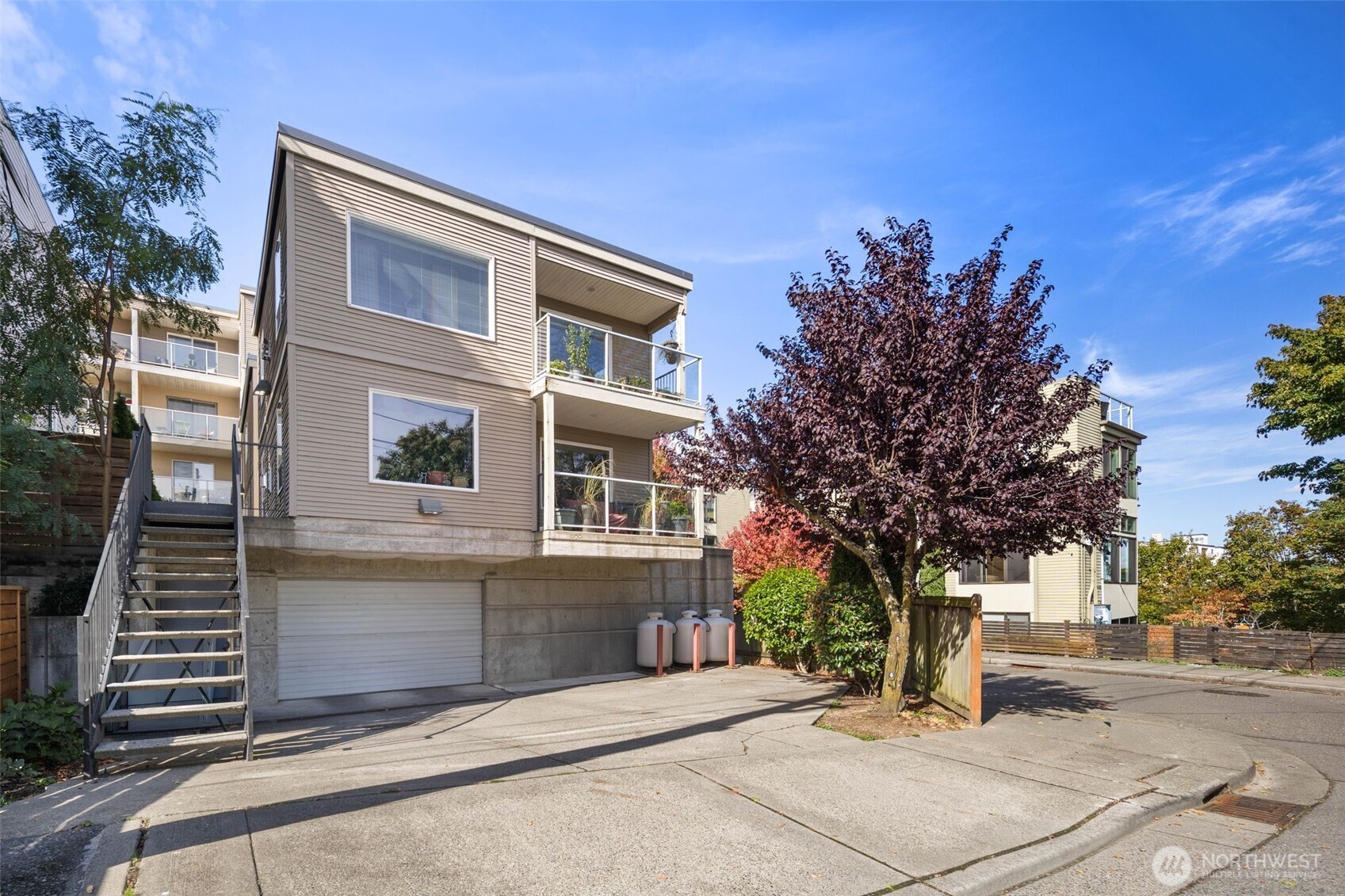 559 McGraw Street #402, Seattle, WA 98109