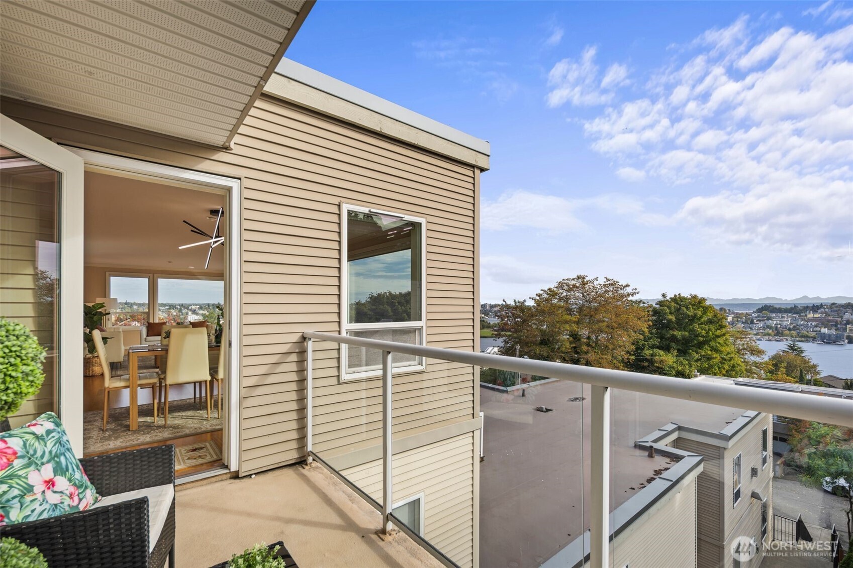 559 McGraw Street #402, Seattle, WA 98109