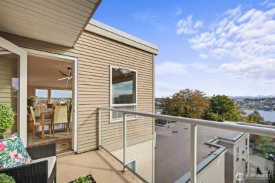 559 McGraw Street #402, Seattle, WA 98109 - Photo 21