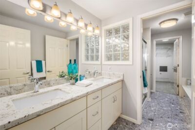 559 McGraw Street #402, Seattle, WA 98109 - Photo 23