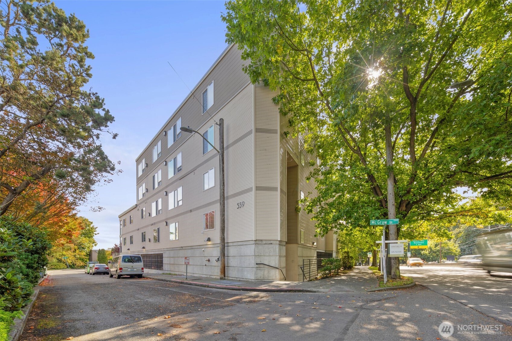 559 McGraw Street #402, Seattle, WA 98109