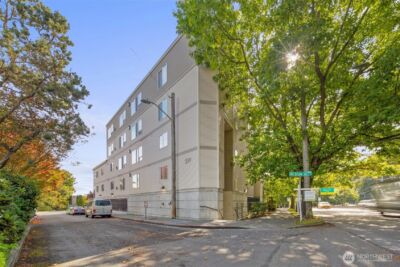 559 McGraw Street #402, Seattle, WA 98109 - Photo 33