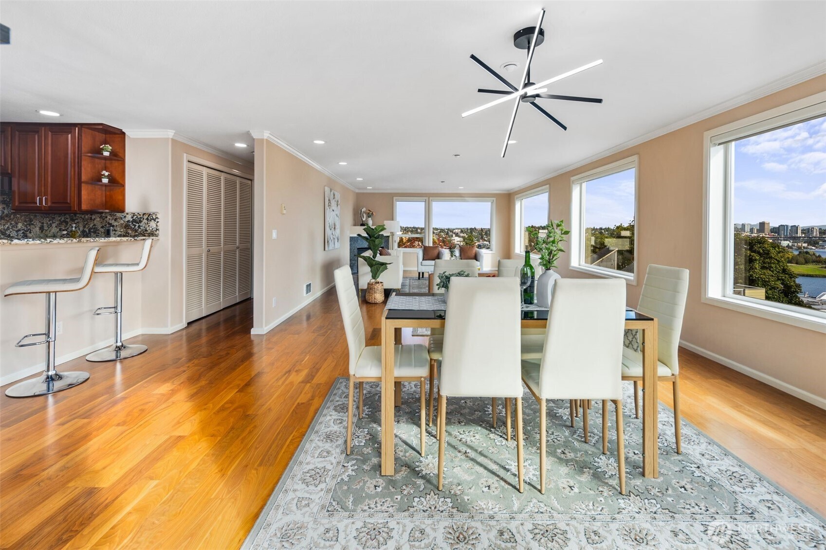 559 McGraw Street #402, Seattle, WA 98109