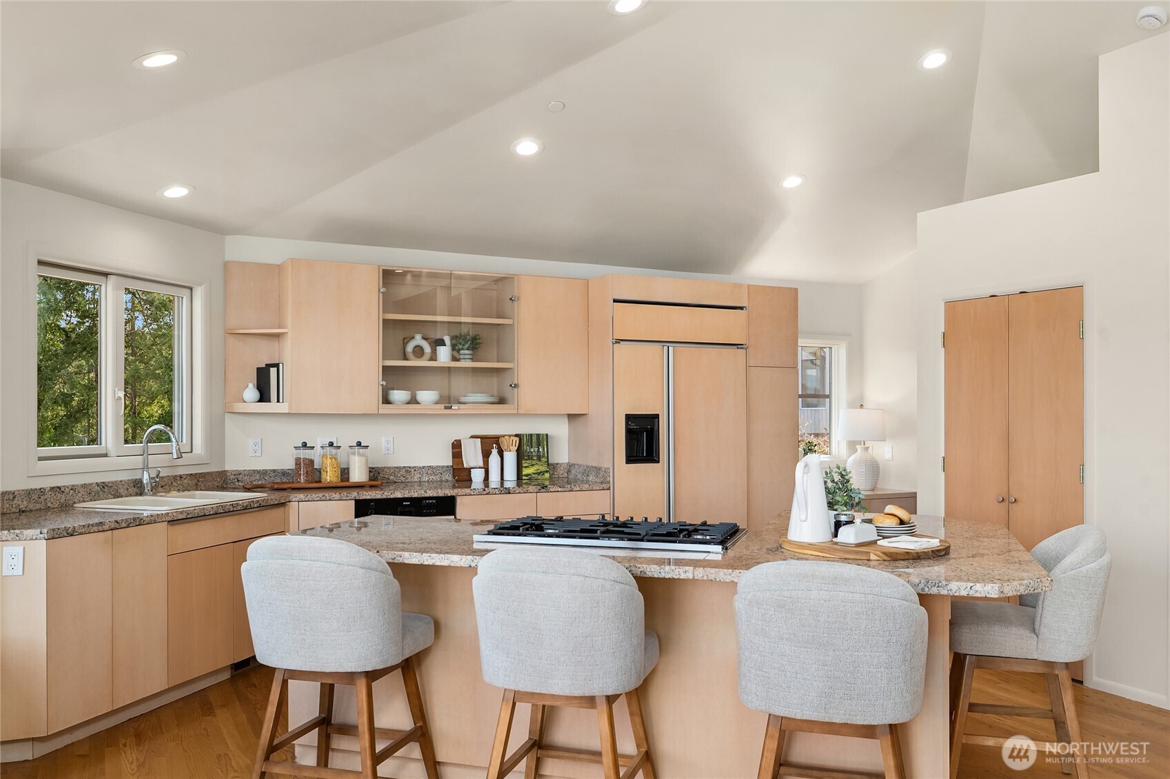 936 170th Place SE, Bellevue, WA 98008