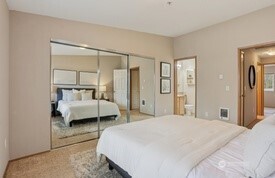 12323 NE 97th Street #Q, Kirkland, WA 98033