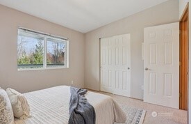 12323 NE 97th Street #Q, Kirkland, WA 98033