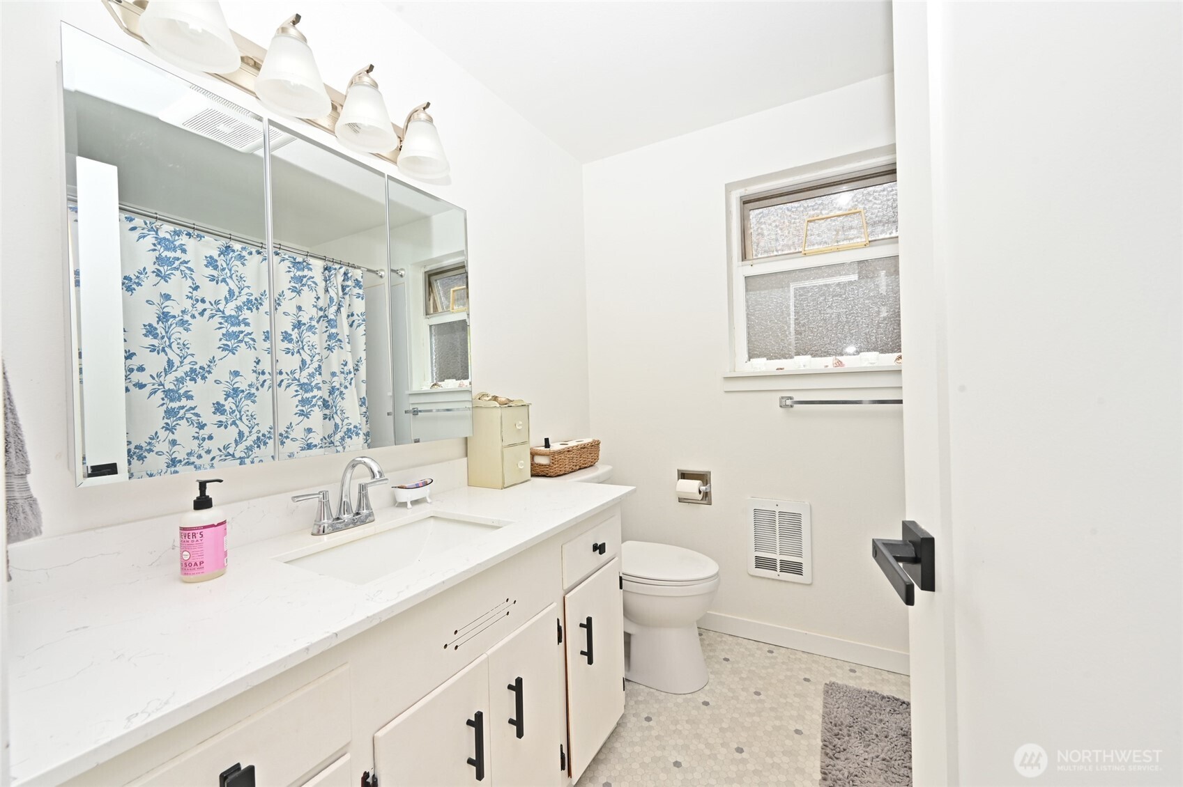 533 4th Avenue S #1-6, Edmonds, WA 98020