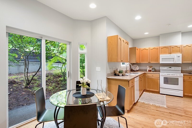 9403 176 Place NE #3, Redmond, WA 98052