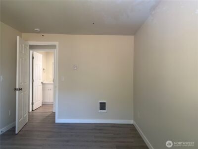 3967 Division Avenue W, Bremerton, WA 98312-5035 - Photo 10