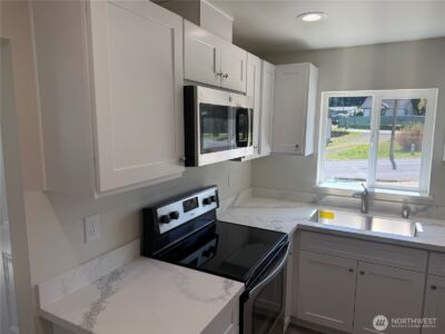 3967 Division Avenue W, Bremerton, WA 98312-5035 - Photo 3