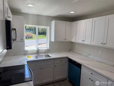3967 Division Avenue W, Bremerton, WA 98312-5035 - Photo 4