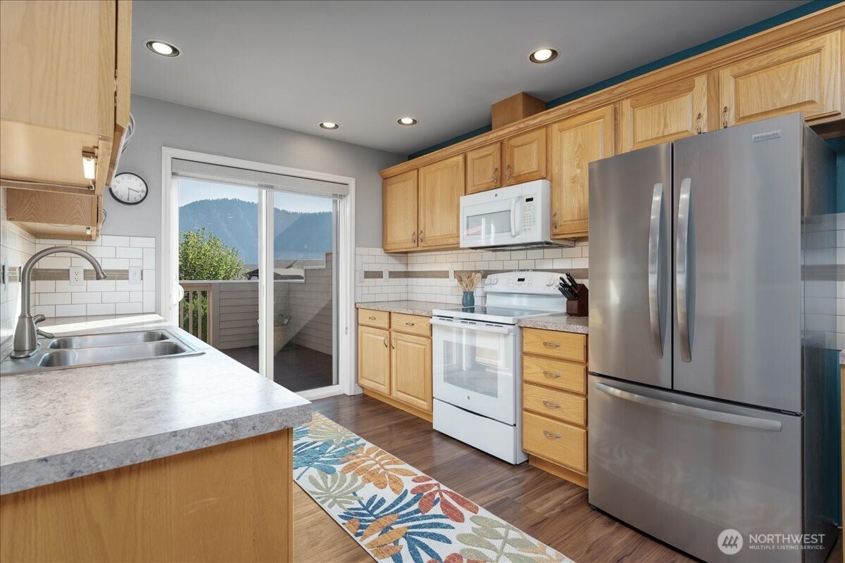 203 Parkway Drive , Manson, WA 98831
