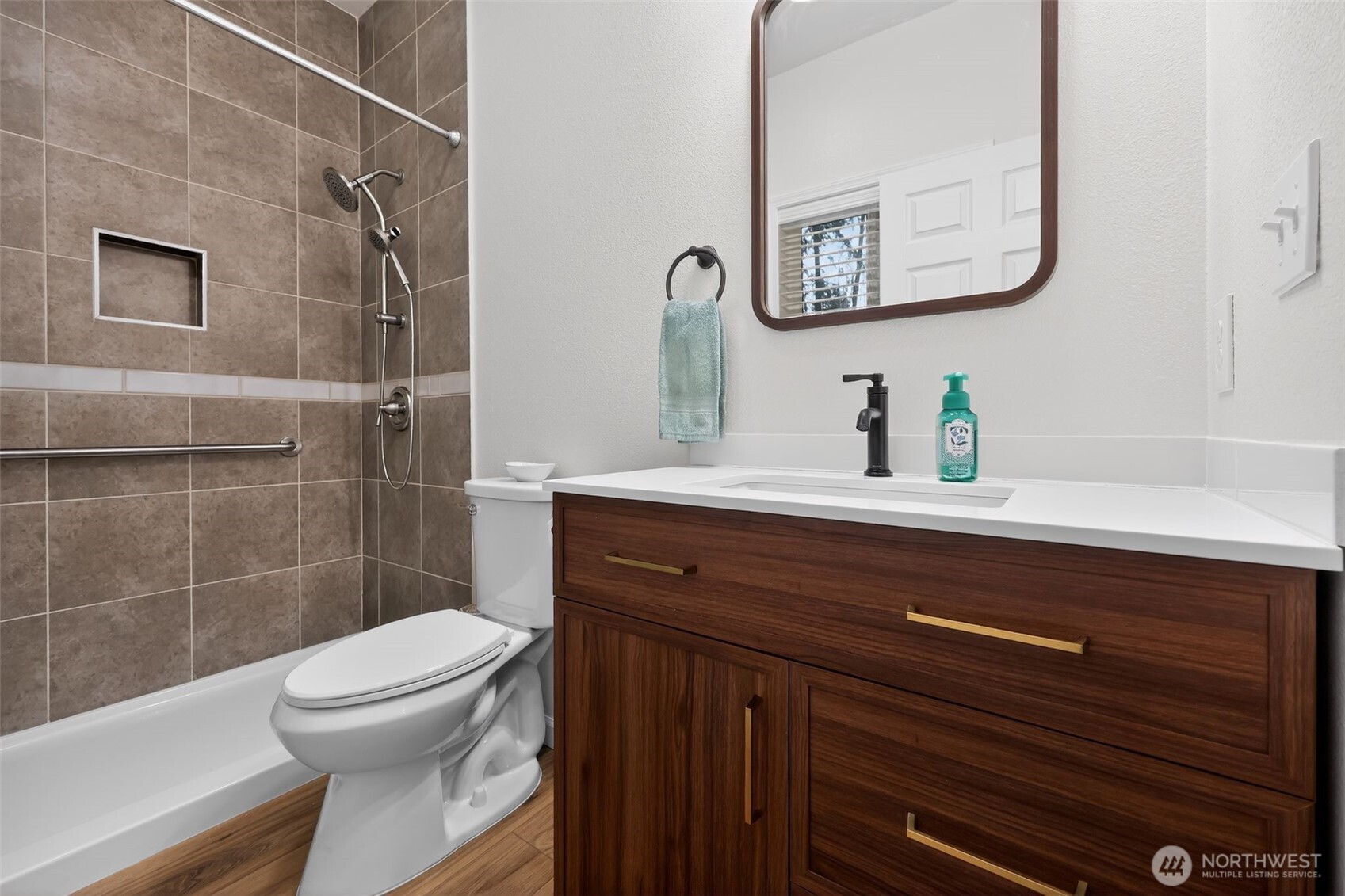 148 E Fox Run Lane , Grapeview, WA 98546