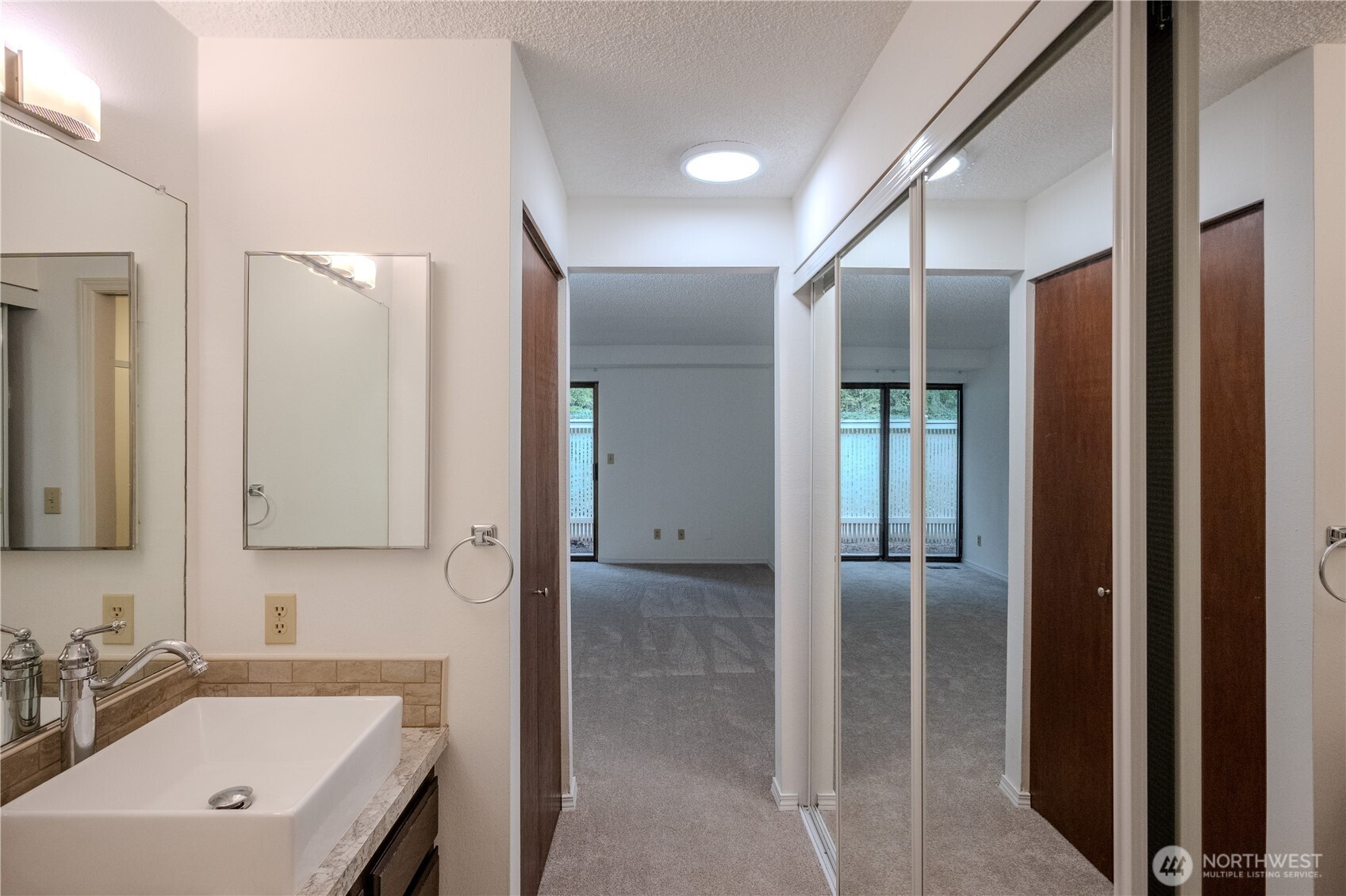 9904 NE 124th Street #1005, Kirkland, WA 98034