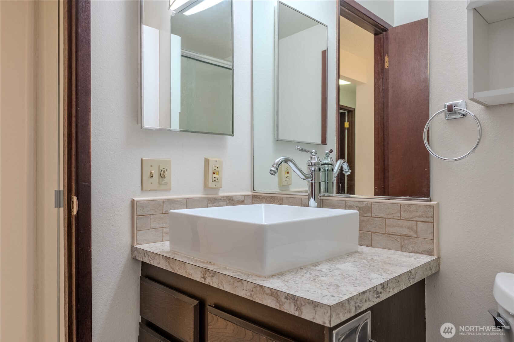 9904 NE 124th Street #1005, Kirkland, WA 98034