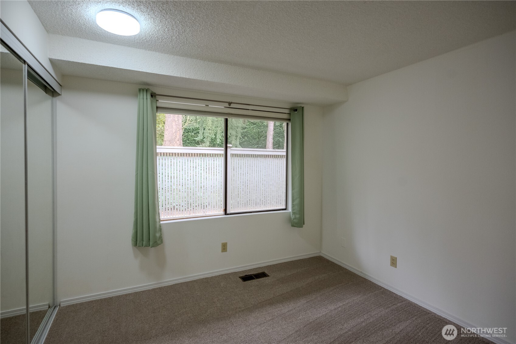 9904 NE 124th Street #1005, Kirkland, WA 98034