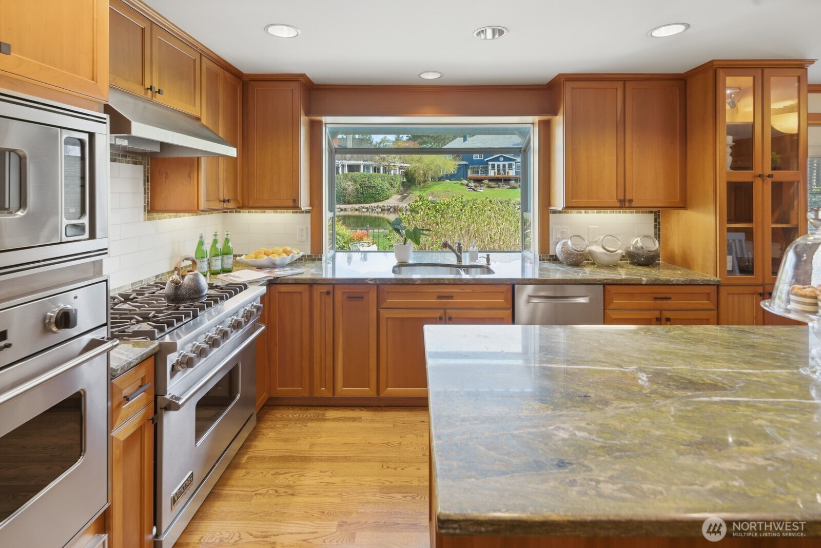 7830 80th Place SE, Mercer Island, WA 98040