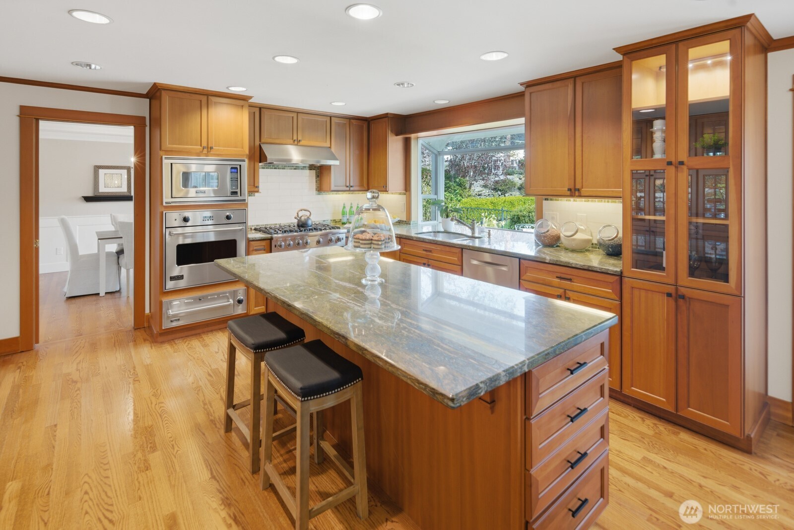 7830 80th Place SE, Mercer Island, WA 98040