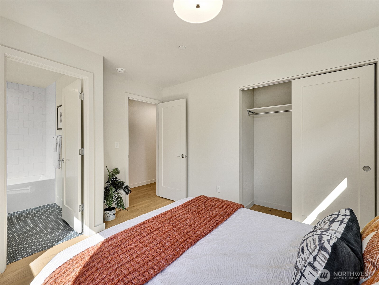 1412 N 47th Street #B, Seattle, WA 98103