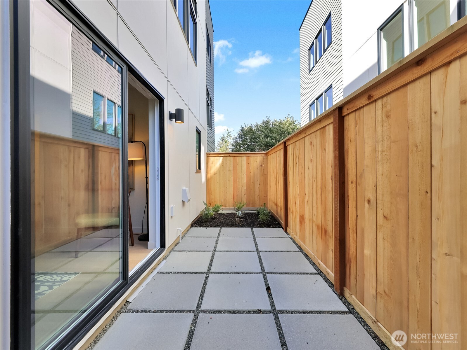 1412 N 47th Street #B, Seattle, WA 98103