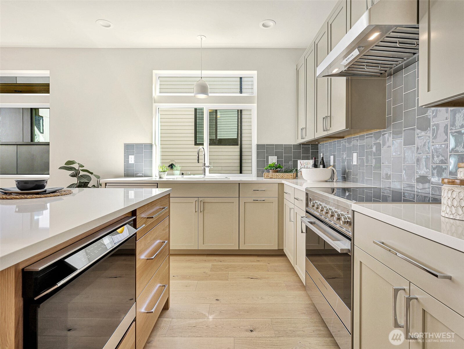 1412 N 47th Street #B, Seattle, WA 98103