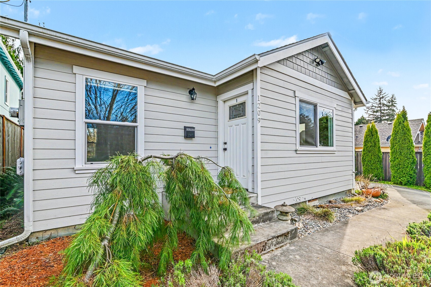 1209 9th Avenue SE, Olympia, WA 98501