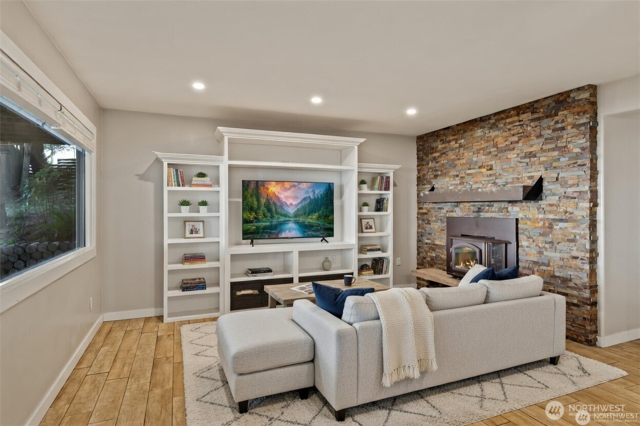 2153 Highland Drive , Camano Island, WA 98282