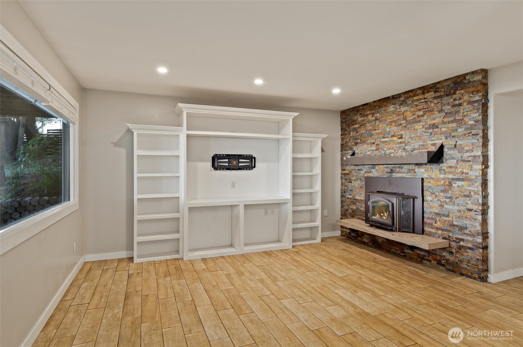 2153 Highland Drive , Camano Island, WA 98282