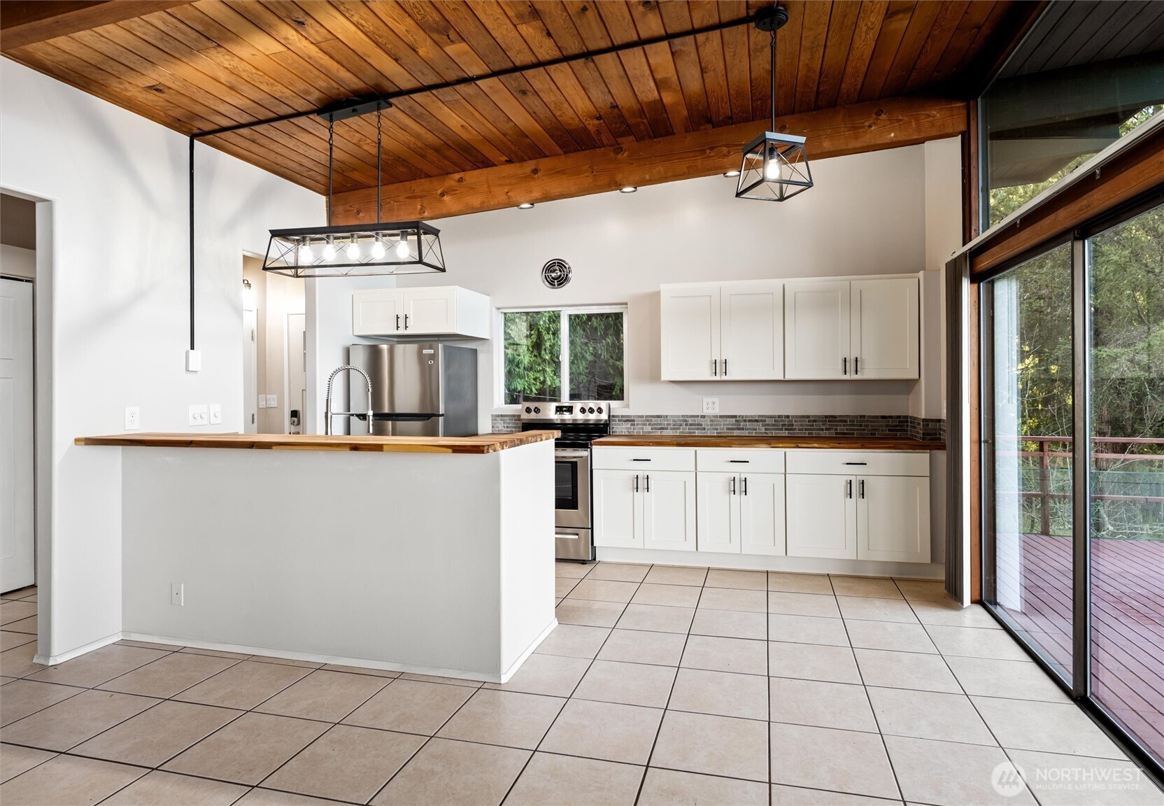 2153 Highland Drive , Camano Island, WA 98282