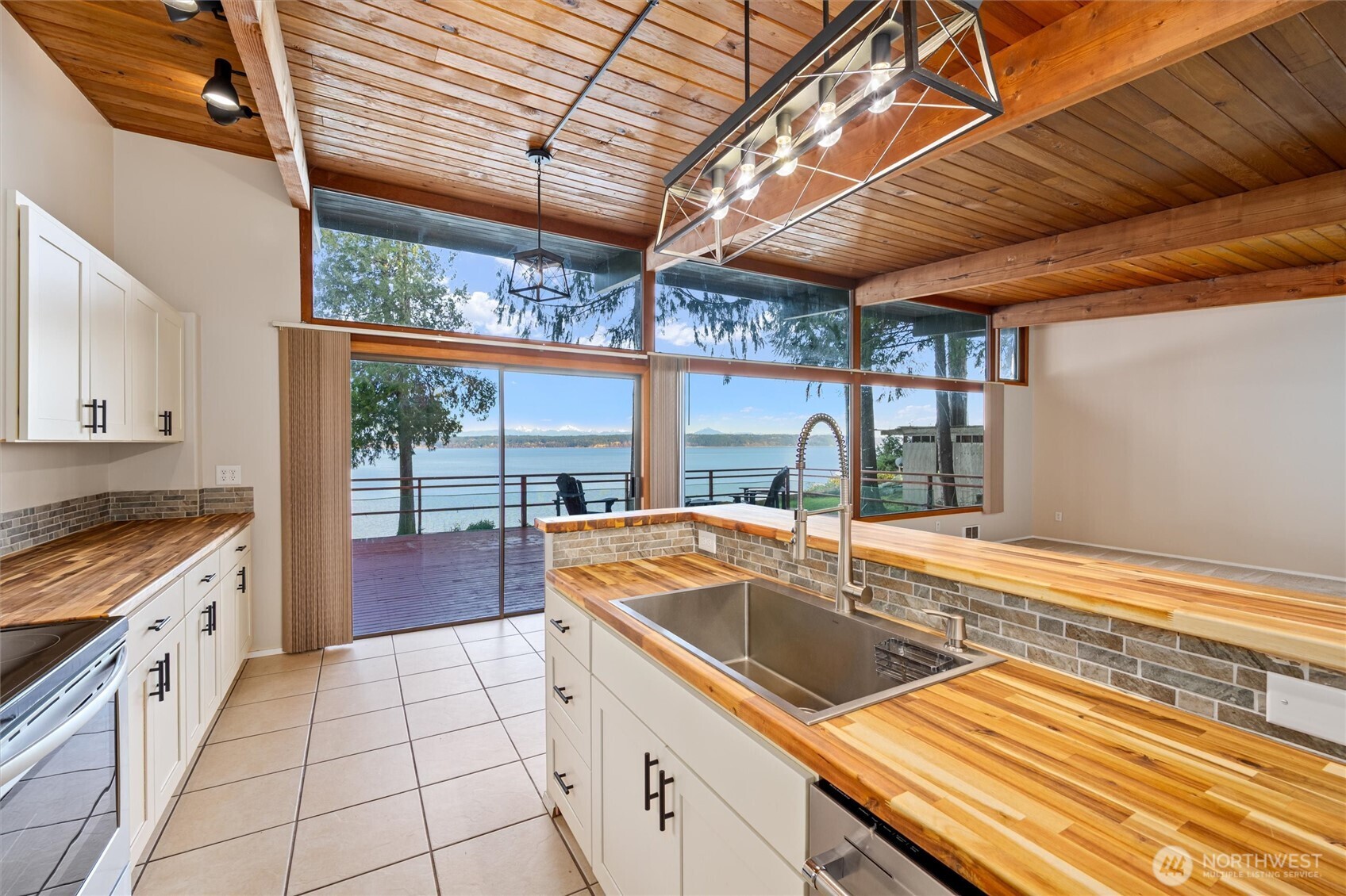 2153 Highland Drive , Camano Island, WA 98282