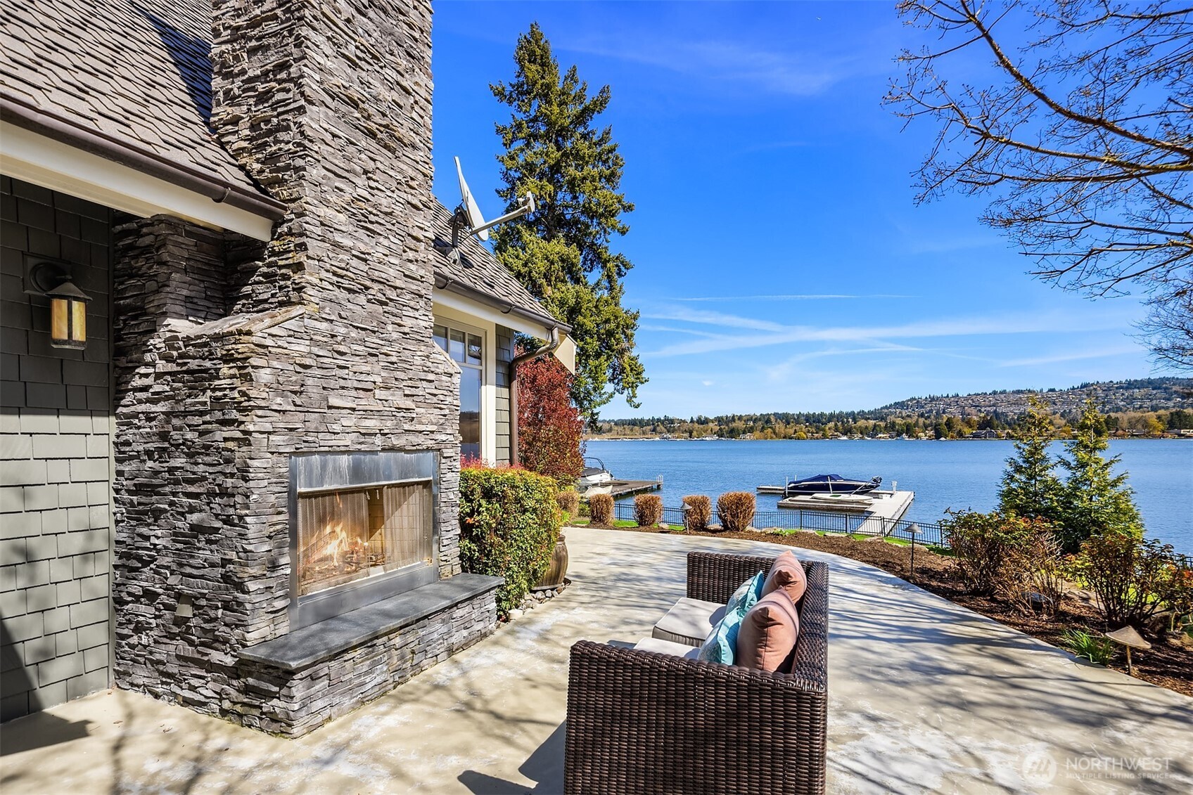 4102 100th Avenue SE, Mercer Island, WA 98040