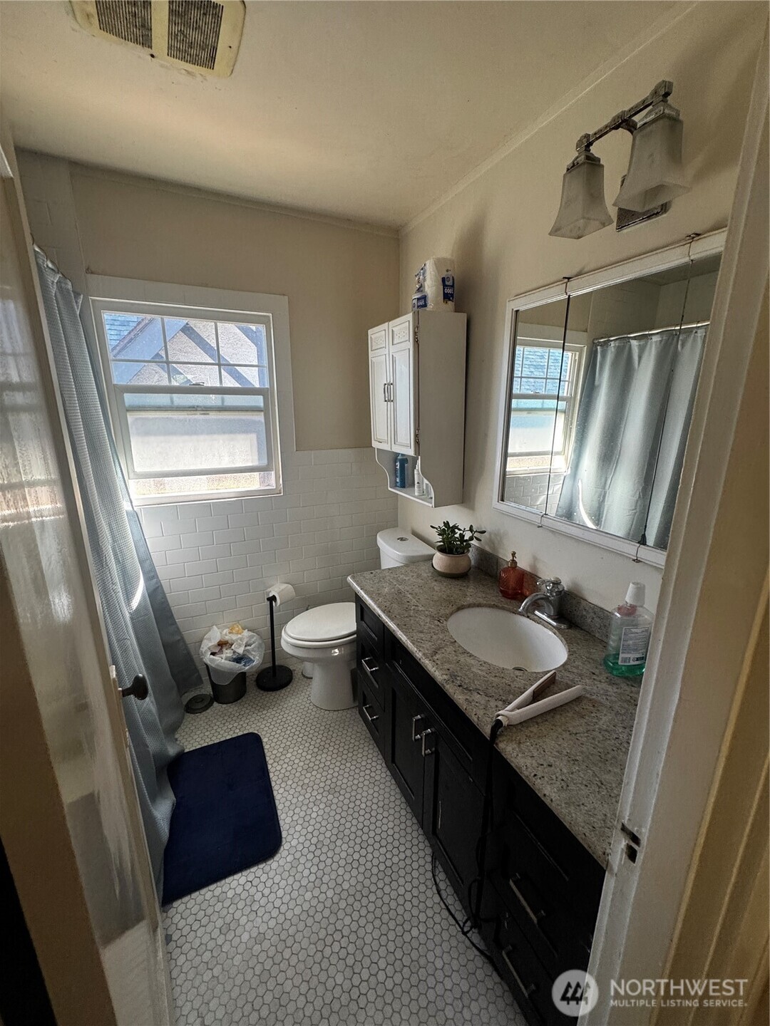 5235 19th Avenue NE, Seattle, WA 98105