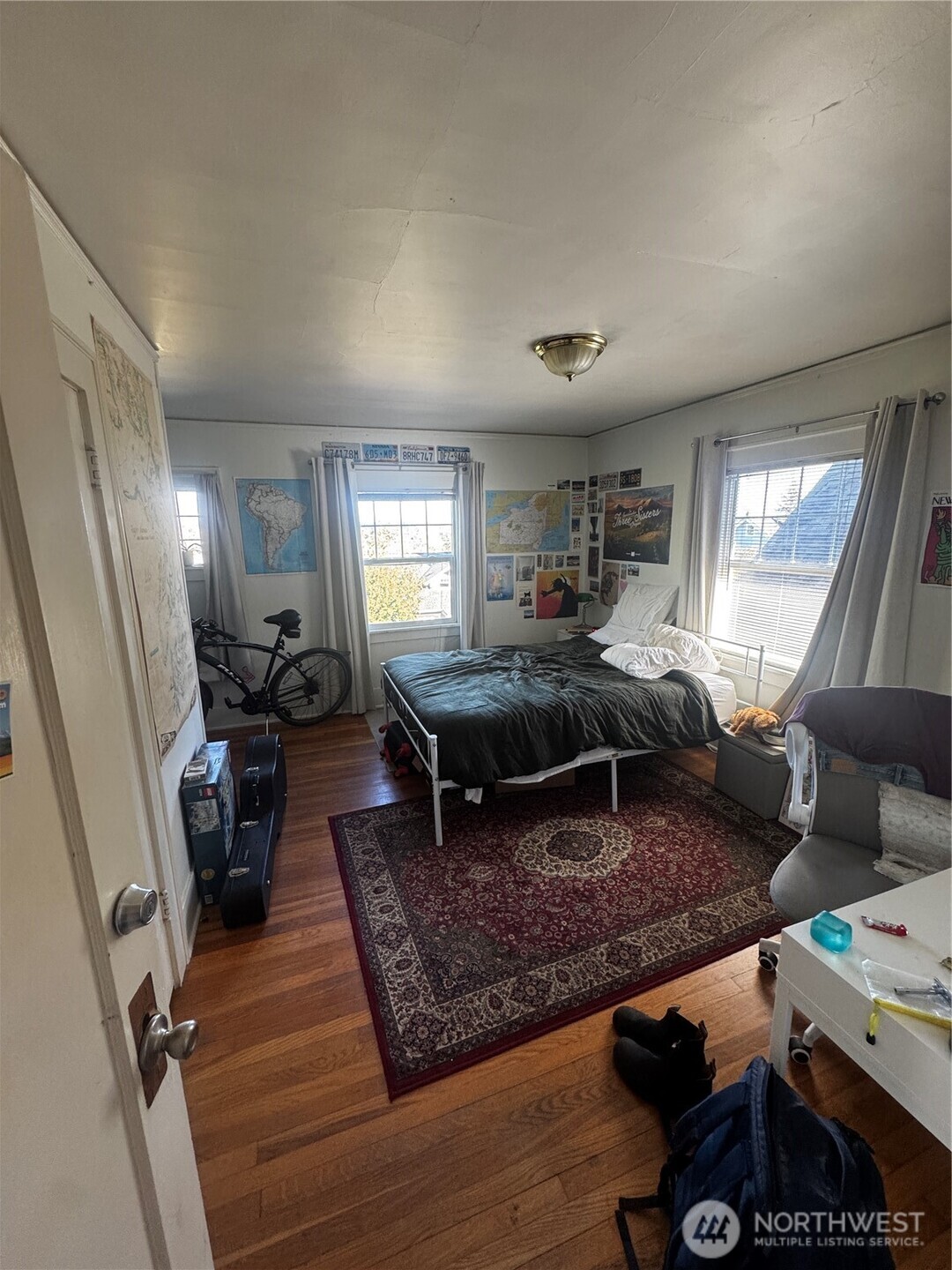 5235 19th Avenue NE, Seattle, WA 98105