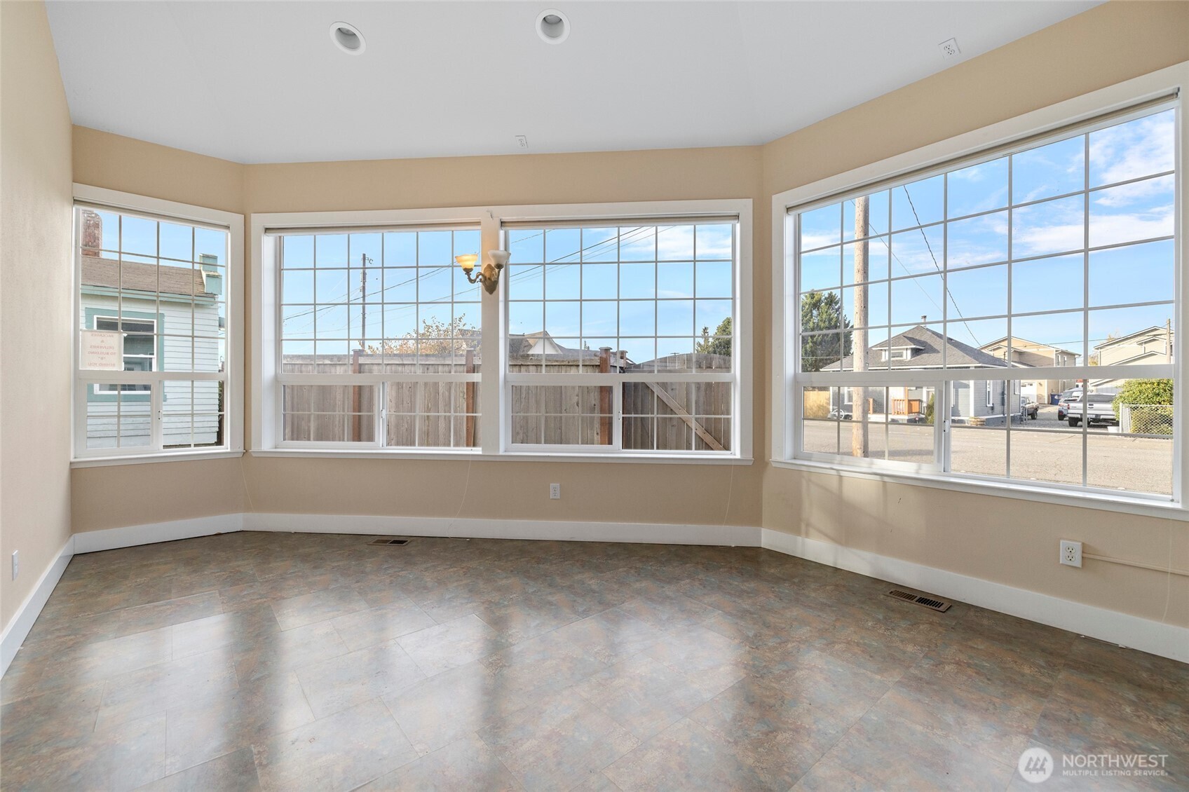 225 N Walnut Street , Burlington, WA 98233