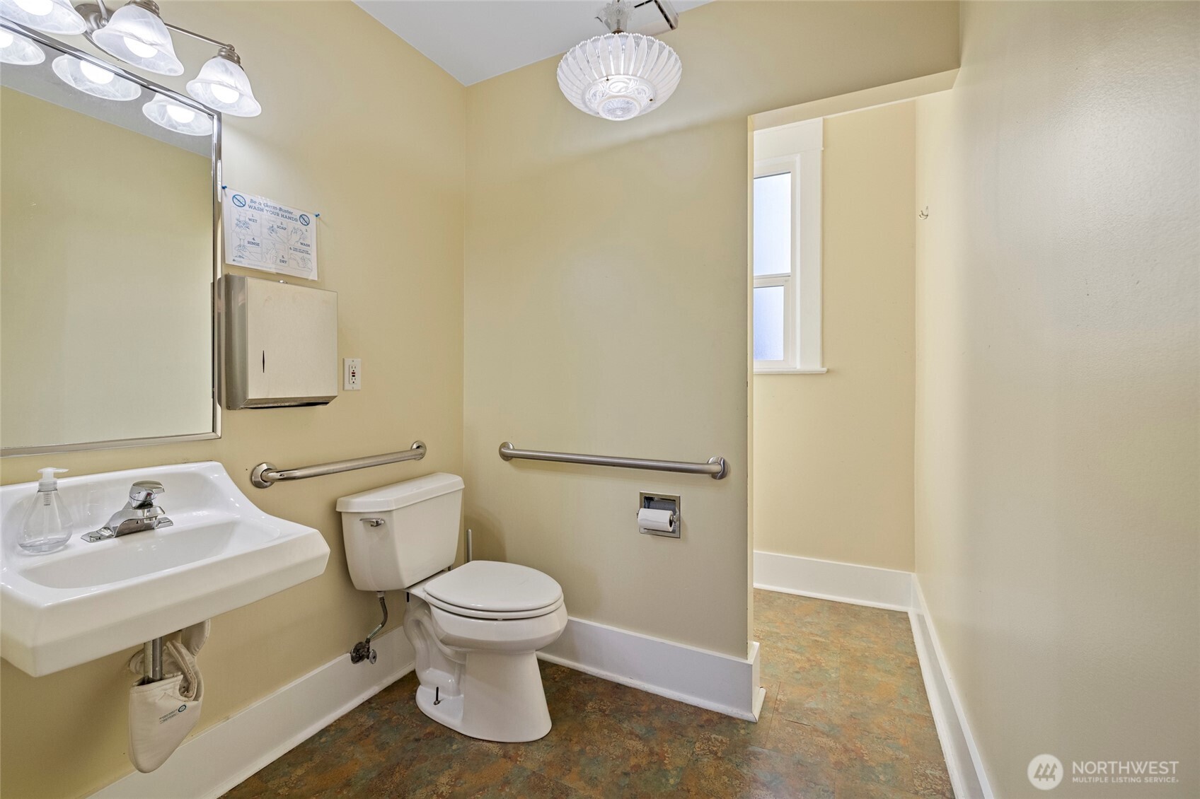 225 N Walnut Street , Burlington, WA 98233