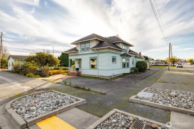 225 N Walnut Street , Burlington, WA 98233 - Photo 2