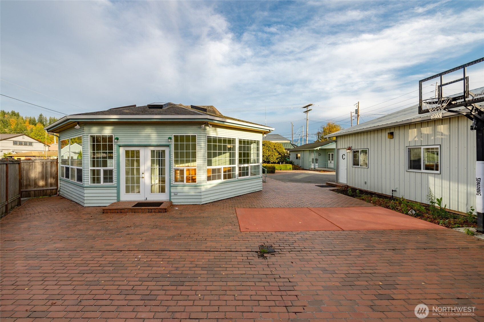 225 N Walnut Street , Burlington, WA 98233