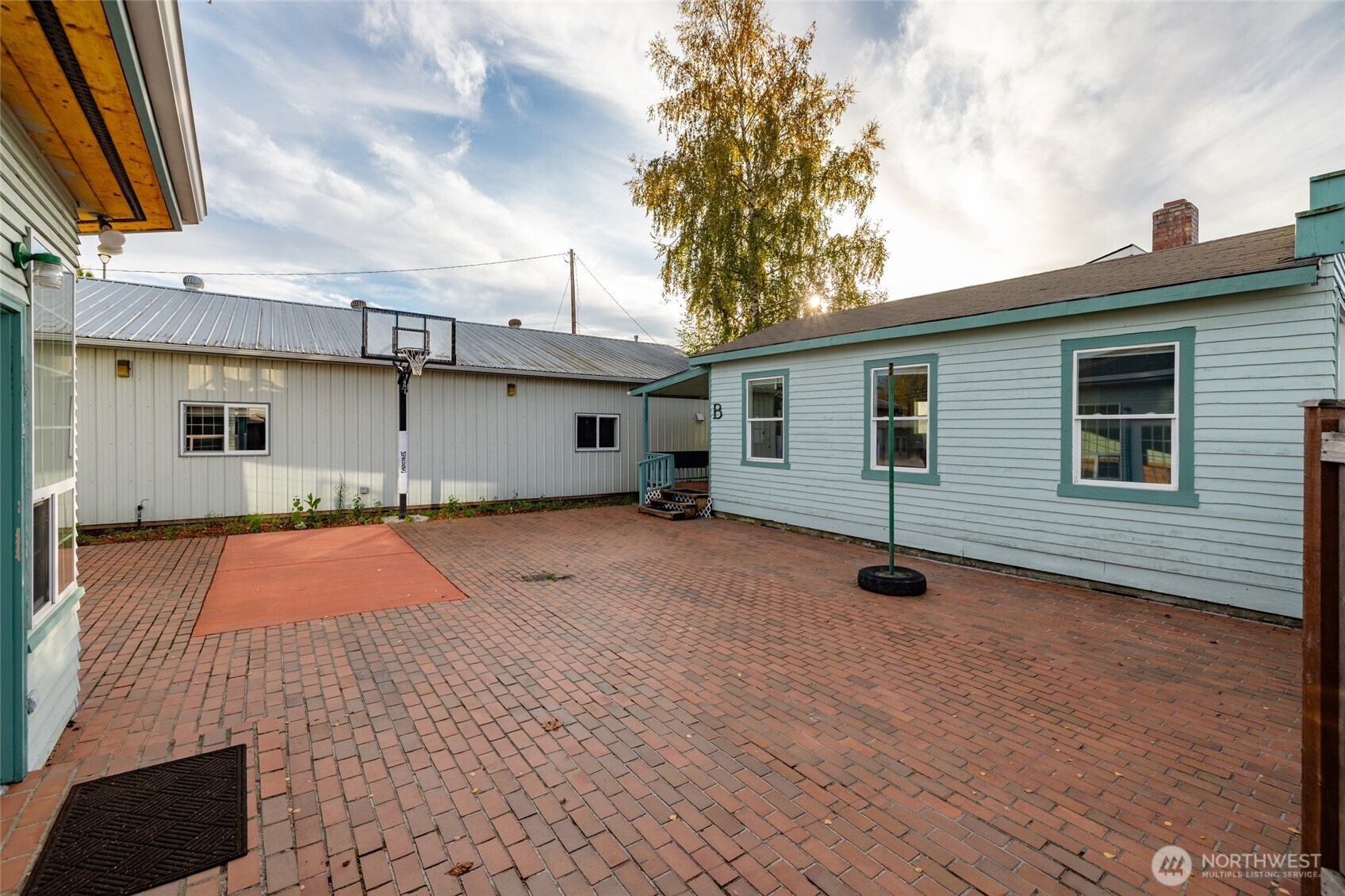 225 N Walnut Street , Burlington, WA 98233