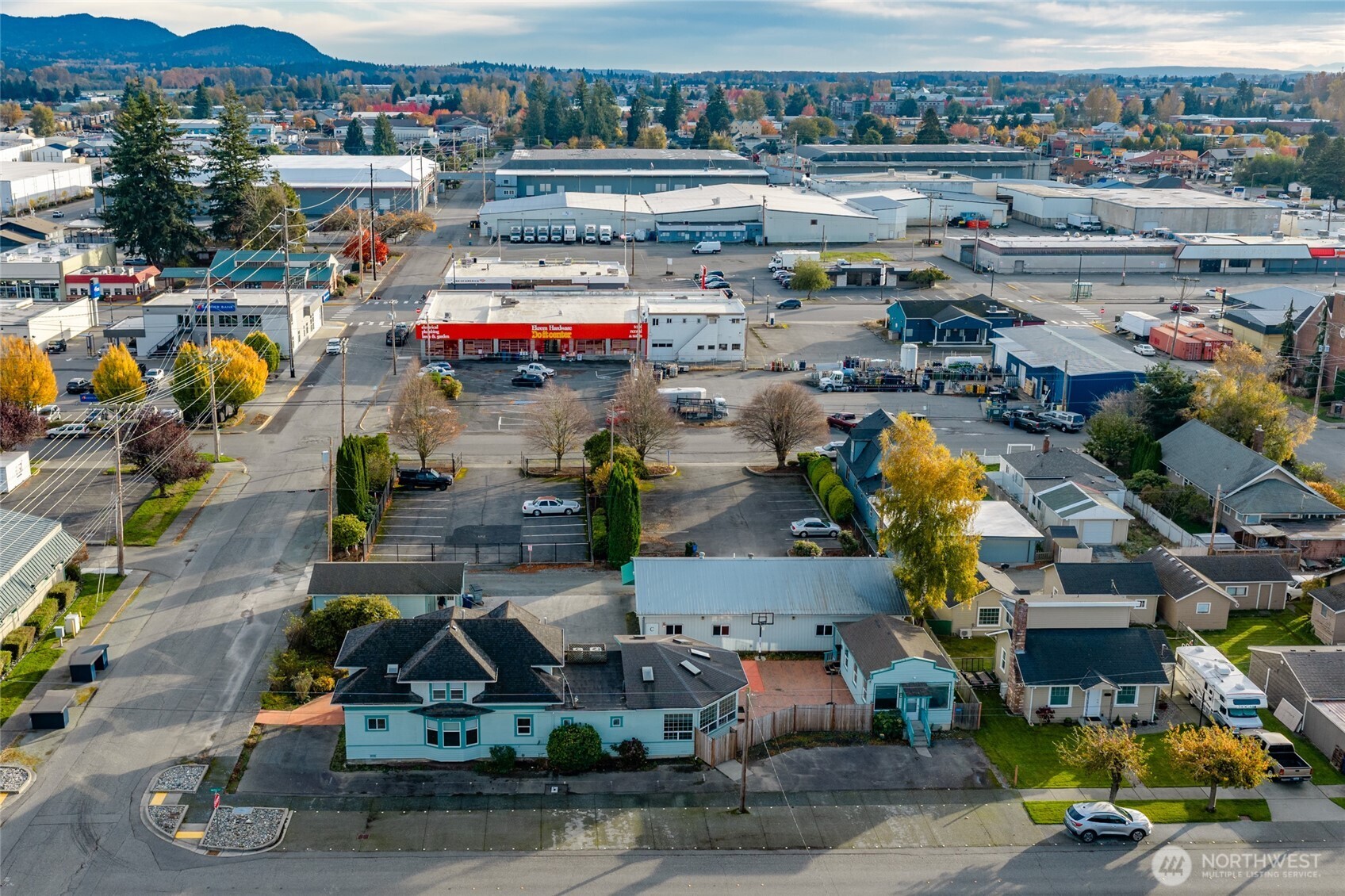 225 N Walnut Street , Burlington, WA 98233