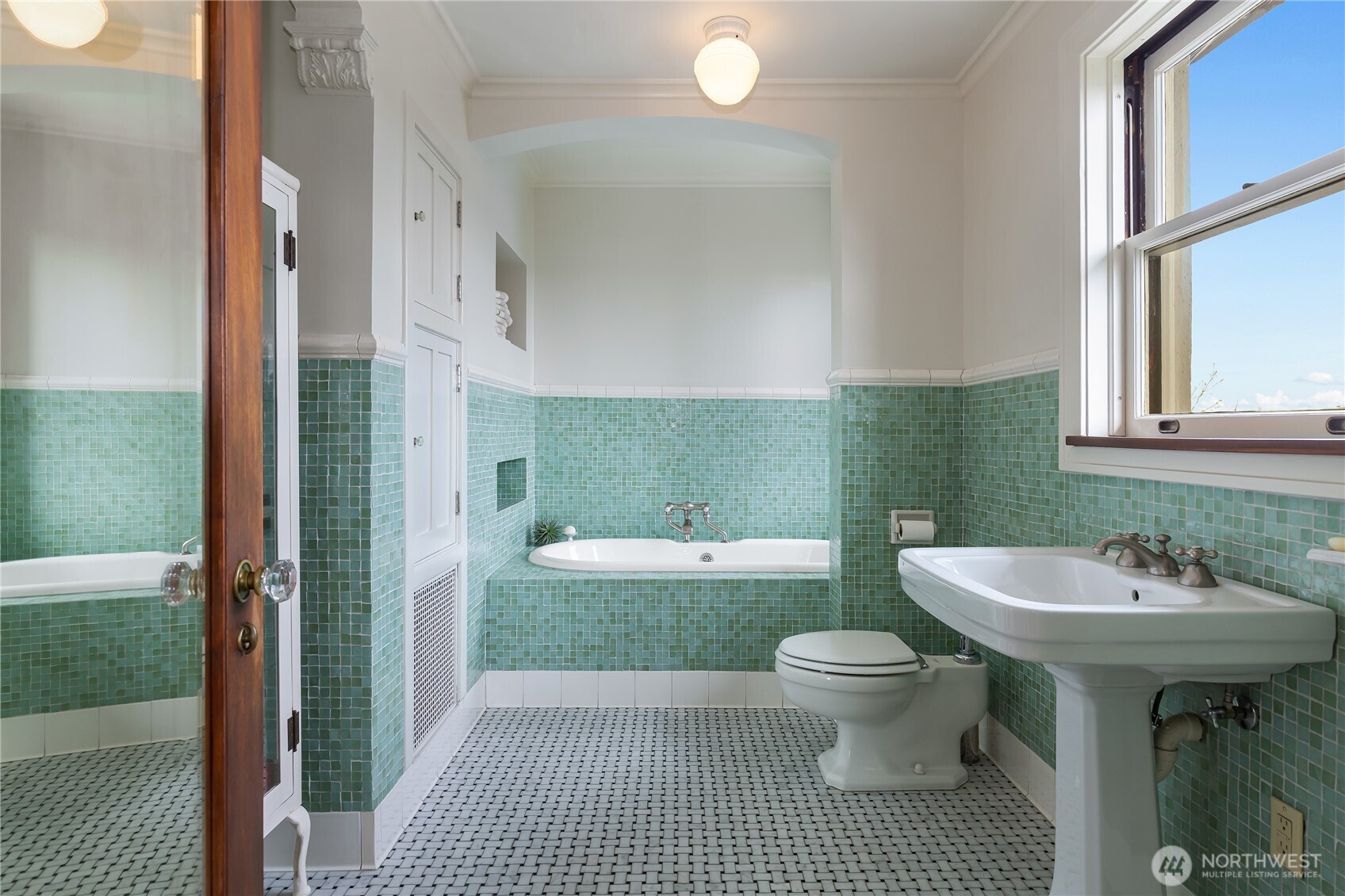 2844 Cascadia Avenue S, Seattle, WA 98144