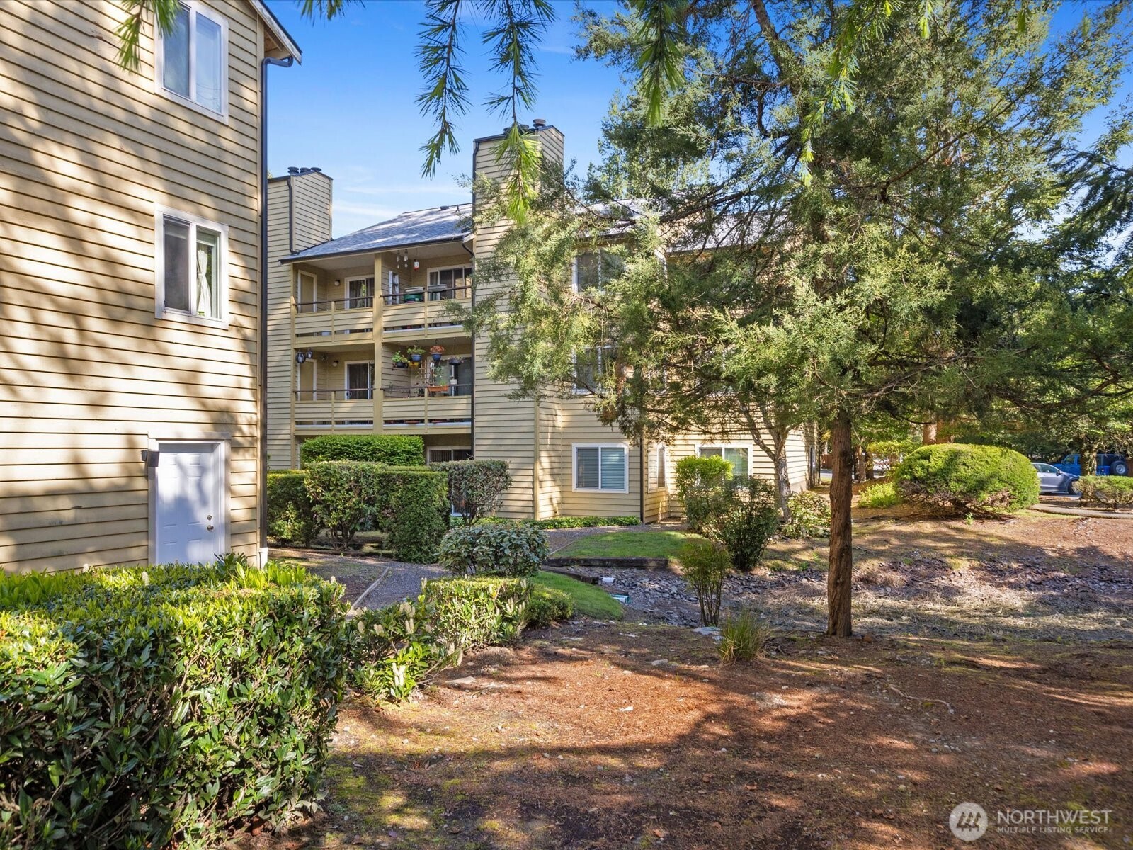 455 Newport Way NW #302, Issaquah, WA 98027