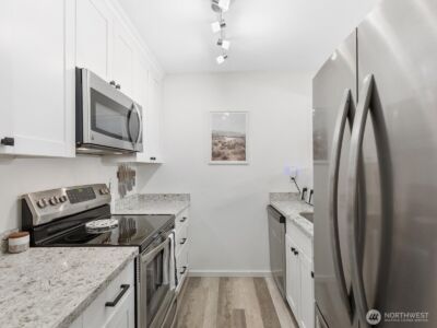455 Newport Way NW #302, Issaquah, WA 98027 - Photo 11