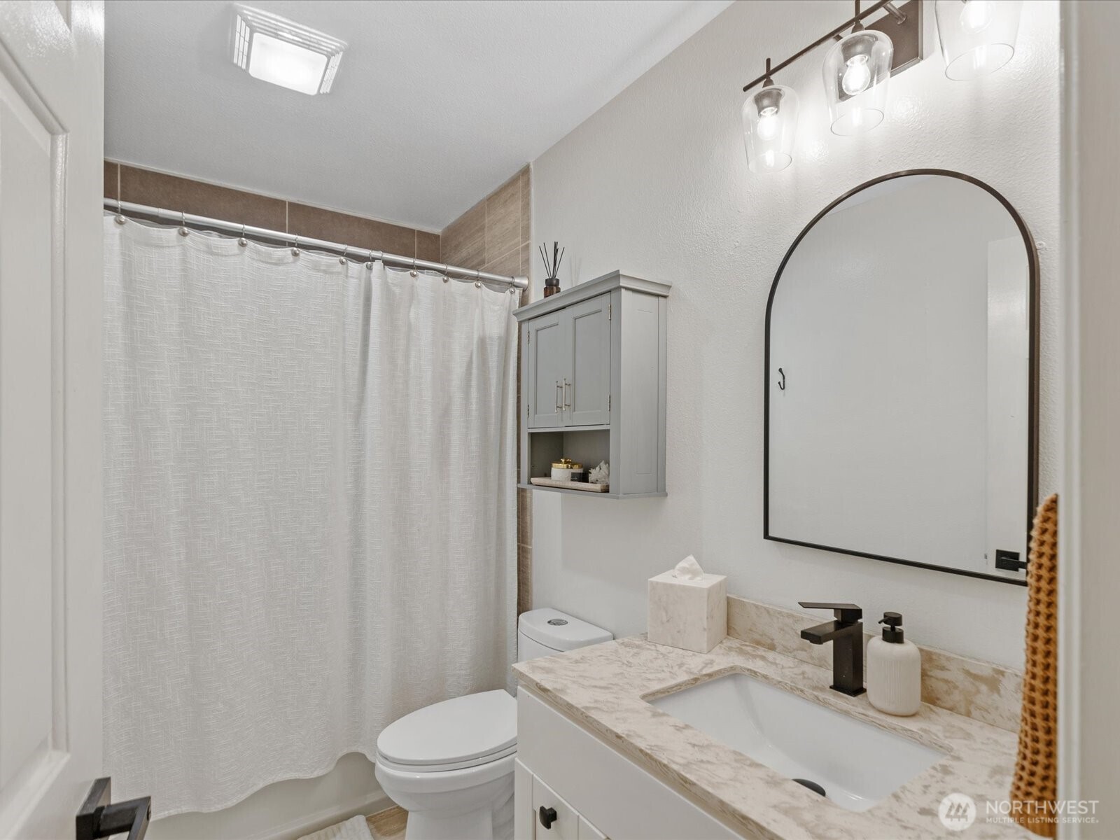 455 Newport Way NW #302, Issaquah, WA 98027